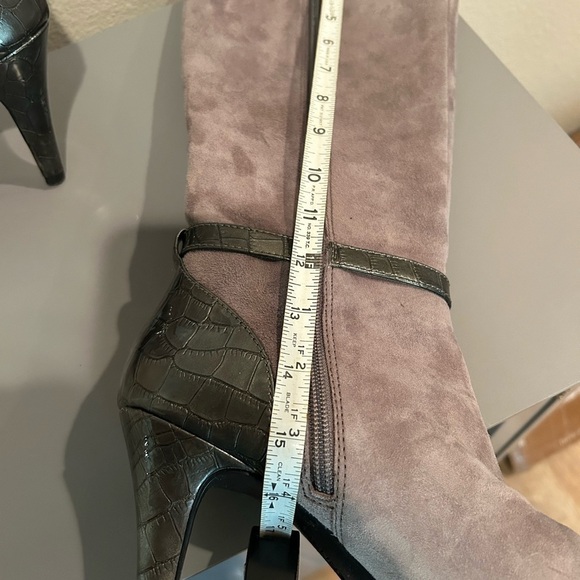 “Bandolino” BDCala Dressy Heel Platform Boots Womens 7.5 Gray Suede w/ Side Zip - Picture 12 of 17